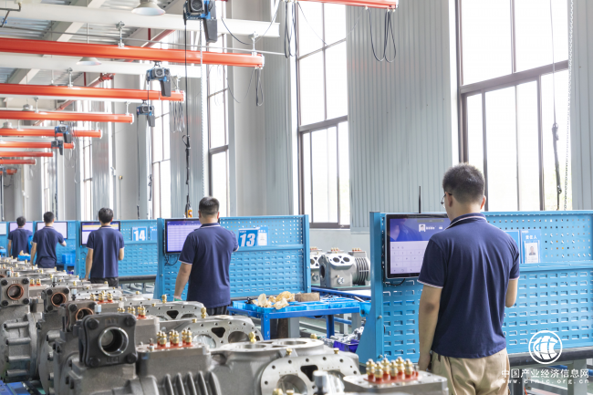 人民日報(bào)調(diào)研杭州智能制造 蒲惠智造成數(shù)字改造工程商代表