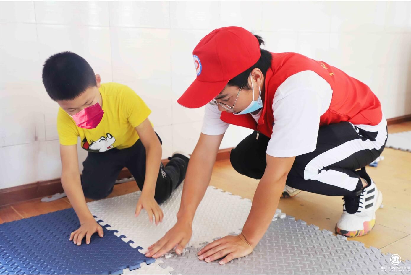 為“折翼天使”插上翅膀 中建三局一公司西部公司志愿者為殘疾兒童“秒變”多功能康健活動室