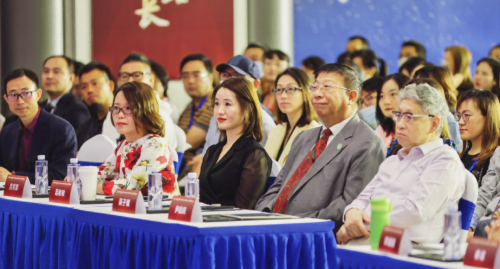 威雅學(xué)校支持參與2021中歐校友父母教育論壇