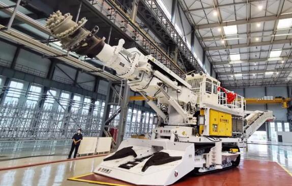 中信重工懸臂式隧道掘進機批量下線