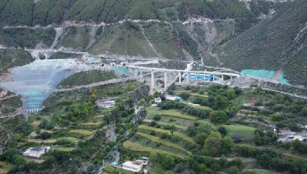 穿越橫斷山脈！西藏最長公路隧道貫通