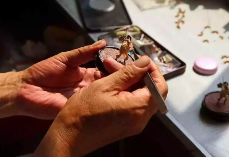 創(chuàng)意非遺新時(shí)代，綠水青山展笑顏