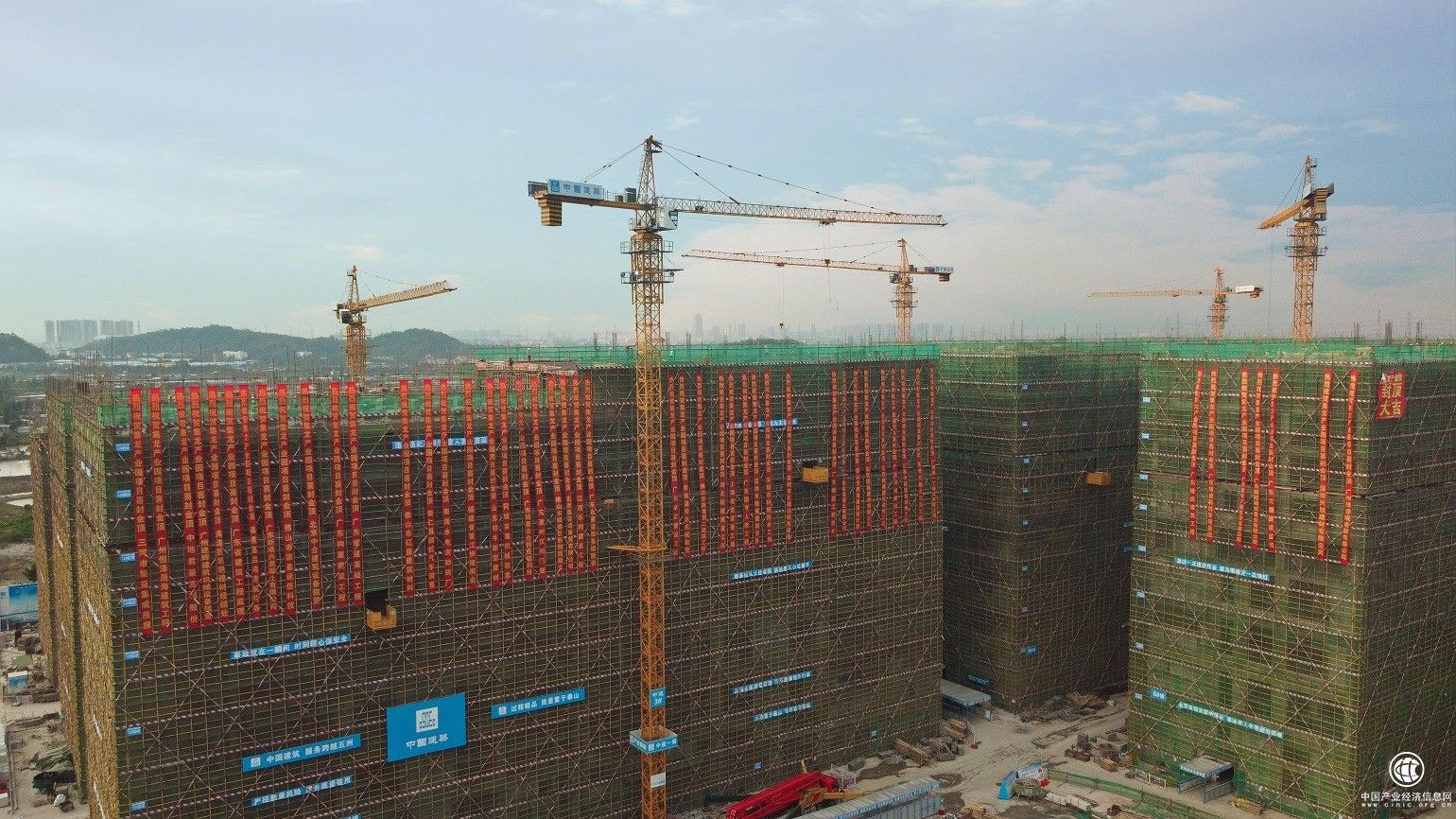 攻堅一線，擘畫新篇！中建一局順德工業(yè)園改造項目喜封金頂