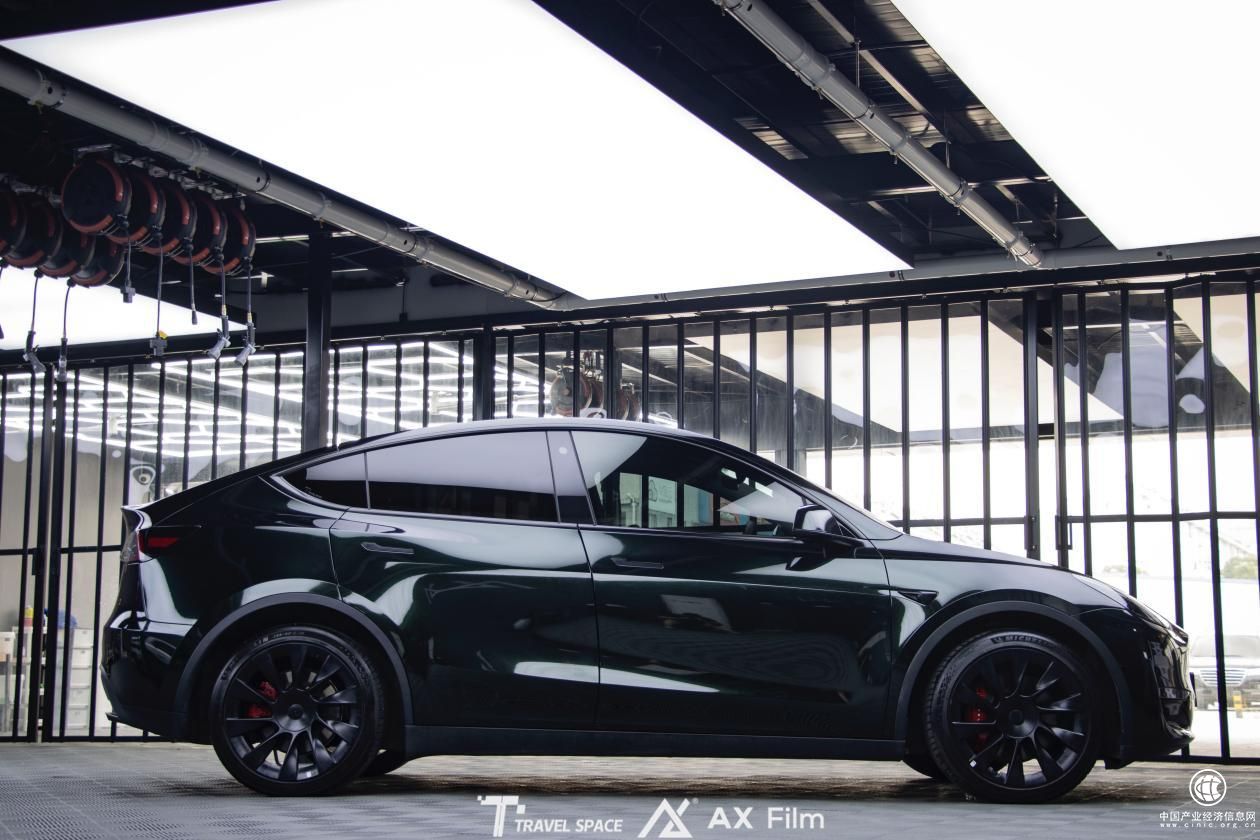  特斯拉ModelY裝貼AX祖母石綠改色膜，奧迪S級(jí)高配顏色
