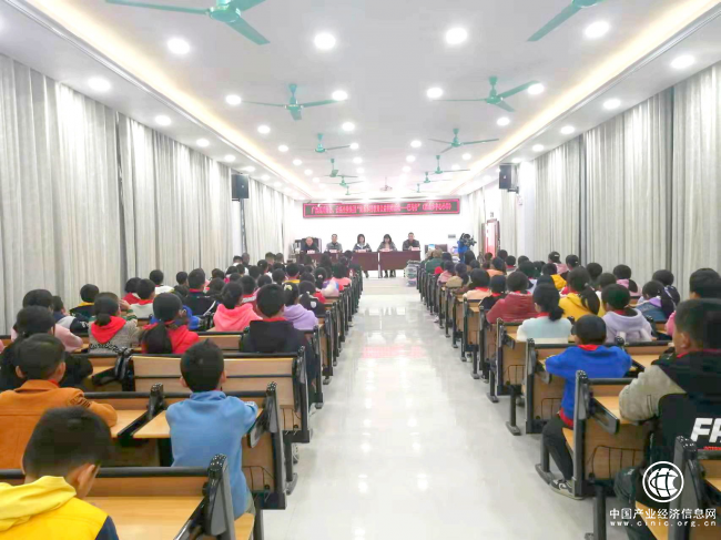  廣西四川商會(huì)到巴馬開展“情系鄉(xiāng)村教育公益捐贈(zèng)活動(dòng)” 