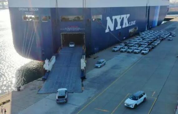 一汽紅旗外貿(mào)出口航線開通運營 國產(chǎn)商品車加速駛出國門