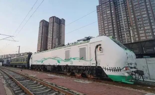 我國首臺大功率永磁直驅(qū)客運(yùn)電力機(jī)車正線試驗(yàn)完成