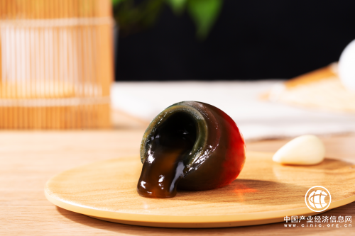  一口就爆漿！這款皮蛋，不再讓流心愛好者苦等！