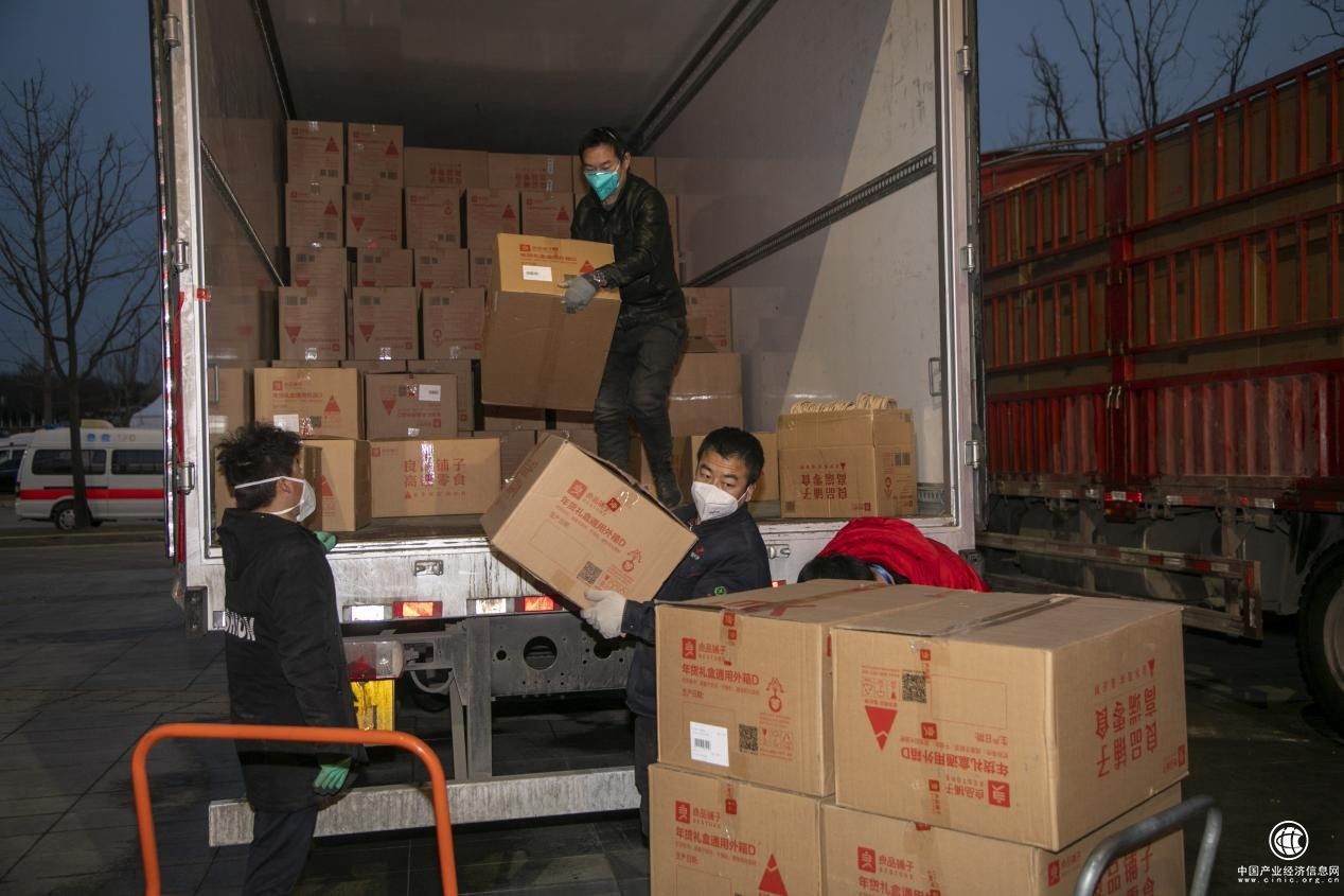  良品鋪?zhàn)泳栀?zèng)4200余箱食品馳援西安抗疫一線