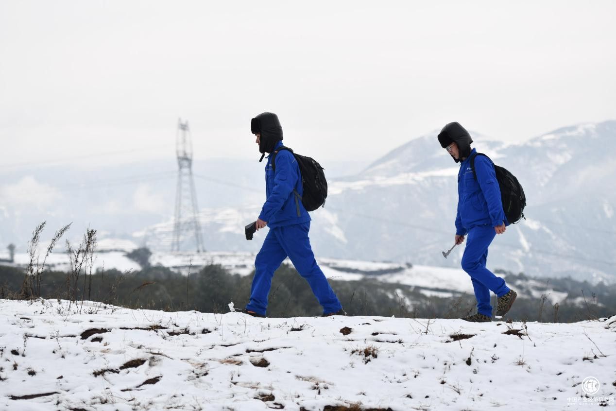  四川大涼山冬季保供電：“凍人”也“動人”