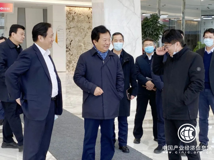  煙臺(tái)市鄭德雁市長(zhǎng)一行蒞臨橙色云參觀指導(dǎo)