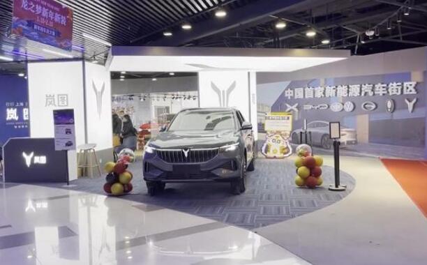 新能源車“開進”商場 新消費業(yè)態(tài)悄然催生？