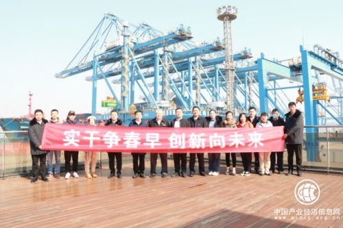 實(shí)干爭春早 創(chuàng)新向未來——中建筑港船舶公司、省青島船舶技術(shù)服務(wù)中心主題黨日共建學(xué)先模