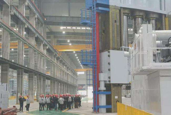 中國一重設(shè)計制造的100MN油壓機一次性熱負(fù)荷試車成功