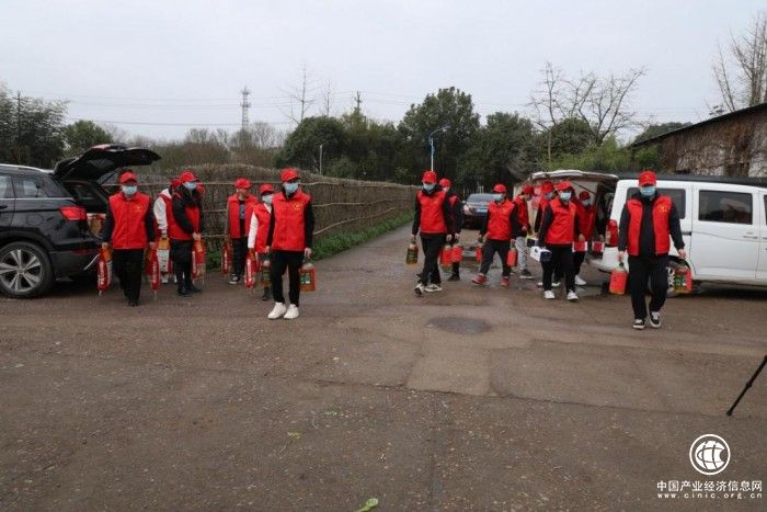 中鐵十一局金甬項目開展學雷鋒獻愛心溫情助殘活動