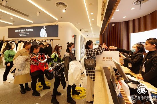 服裝行業(yè)加速洗牌，波司登如何破局出圈？