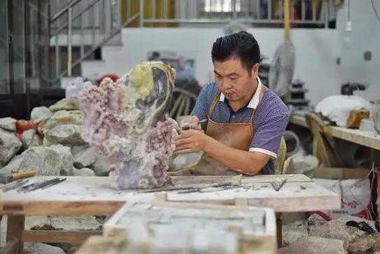 打造產業(yè)金名片 青田石雕鋪就鄉(xiāng)村振興富民路