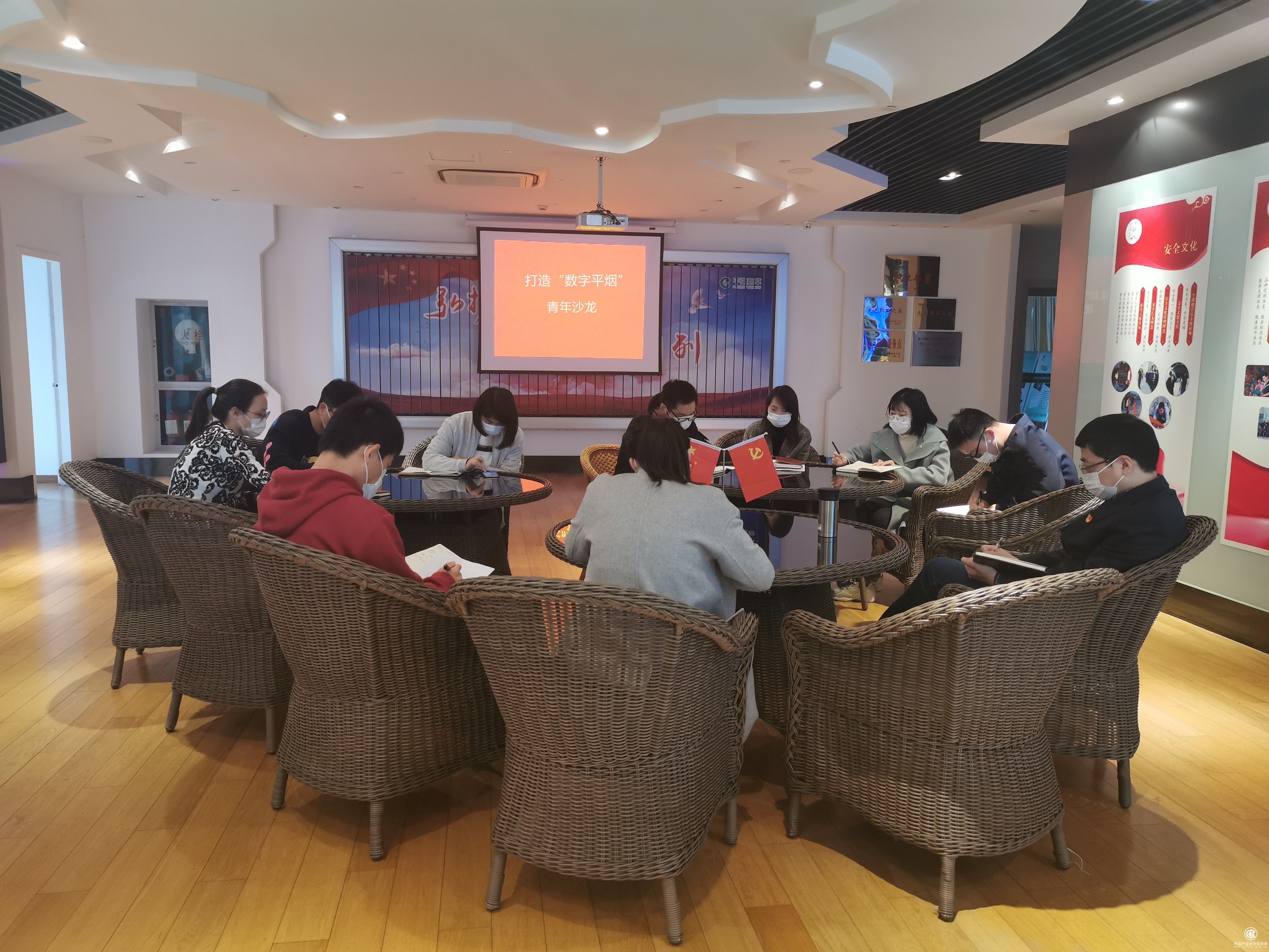  “四抹紅韻”點亮“學(xué)史階梯” 推動黨史學(xué)習(xí)教育常態(tài)化長效化