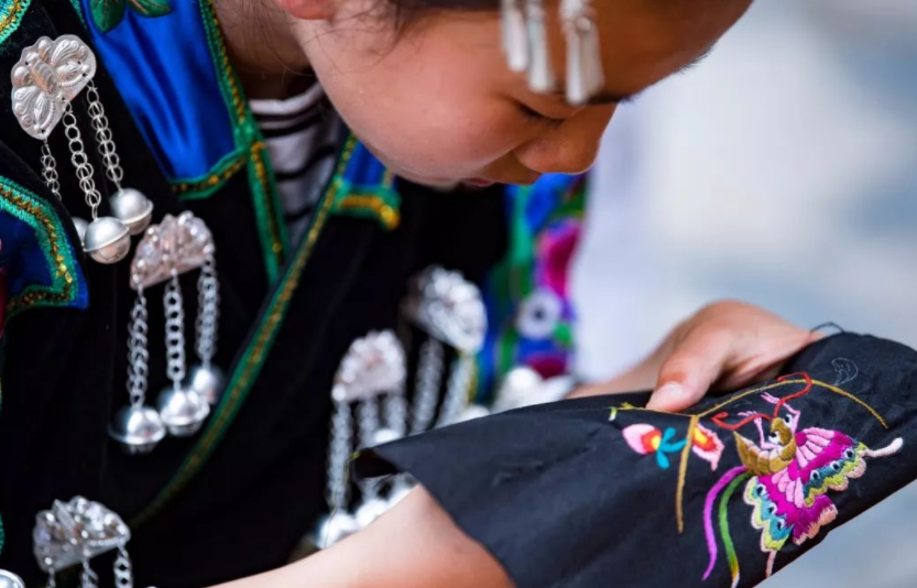 傳承苗繡，讓苗家婦女家門口就業(yè)