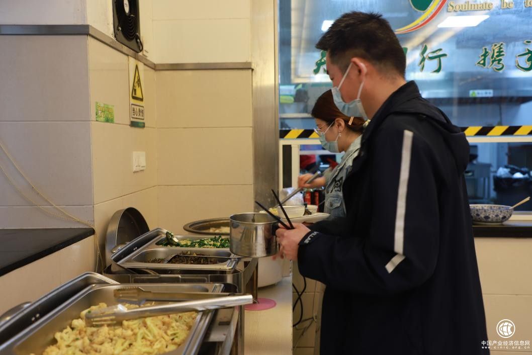  我為群眾辦實(shí)事 食堂服務(wù)暖人心