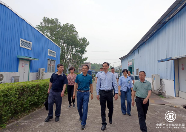  同心同德克時(shí)艱，不忘初心促發(fā)展 