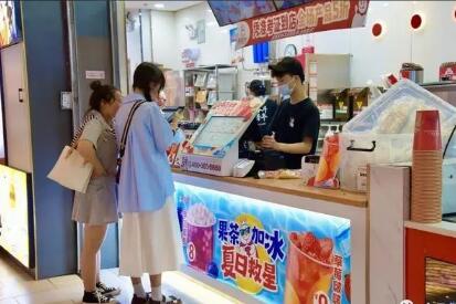 “清涼商品”走俏、“夜經(jīng)濟”升溫……“夏日經(jīng)濟”釋放消費活力