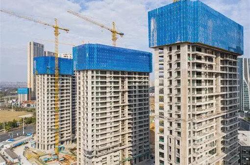 “保交樓”行動升級？多城首提“交房即交證” 頭部房企率先實施