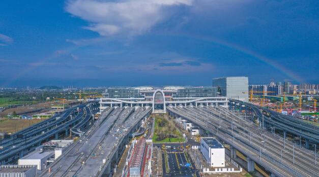 國(guó)內(nèi)首個(gè)“站城融合”現(xiàn)代鐵路客站開通運(yùn)營(yíng)