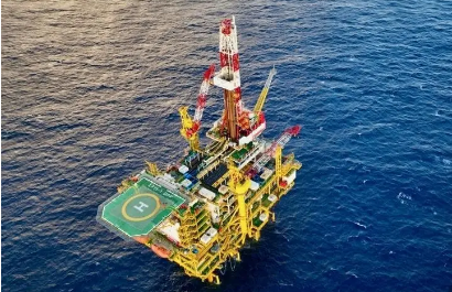 “?；惶枴蓖队?高度和重量刷新我國海上單體石油生產(chǎn)平臺紀錄