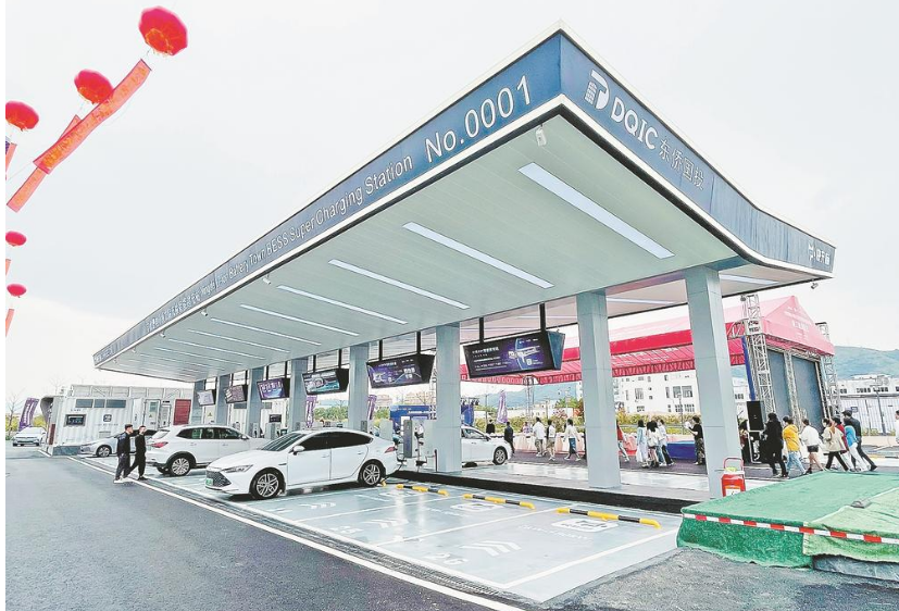 國(guó)內(nèi)首座標(biāo)準(zhǔn)化設(shè)計(jì)“光儲(chǔ)充檢智能超充站”在福建寧德投用