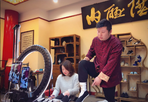 花式跨界、借力平臺(tái)…老品牌“在線”越活越年輕