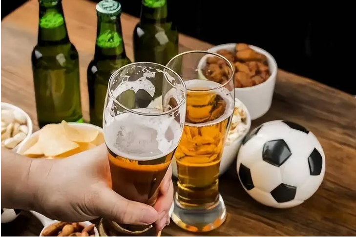 火鍋、啤酒、零食成“看球最佳拍檔”