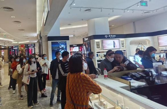 海南離島免稅店春節(jié)銷(xiāo)售火熱：5天攬金超16億元