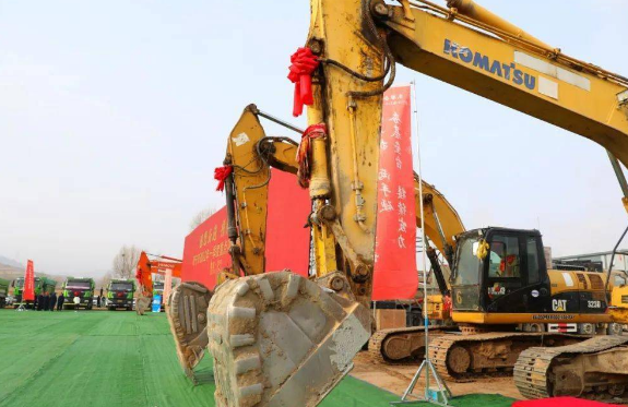 挖掘機(jī)“舞”起來！各地“拼開工”，經(jīng)濟(jì)發(fā)展添活力