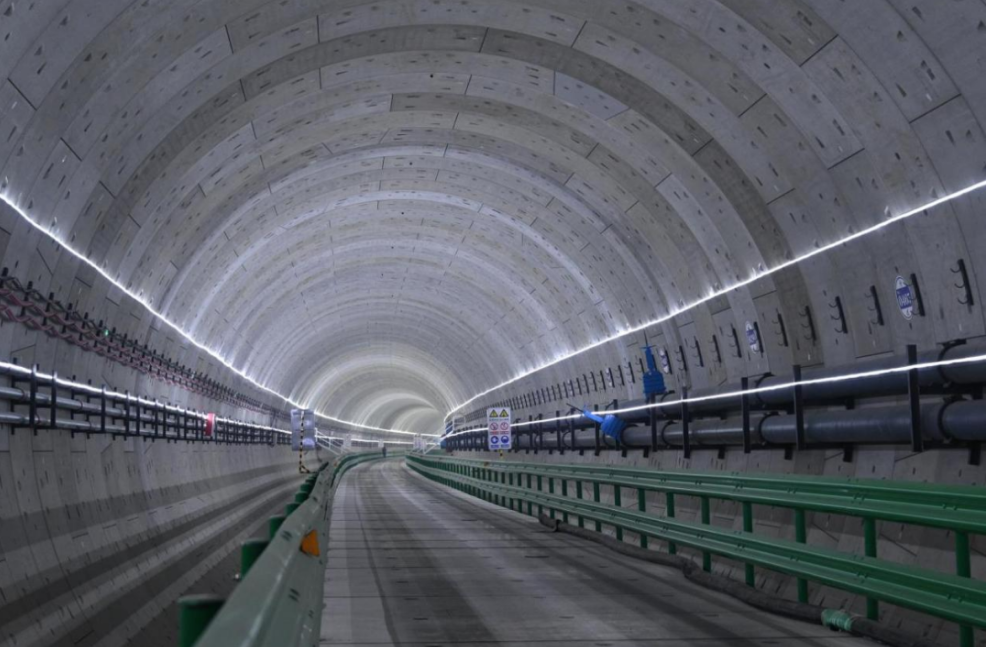 北京東六環(huán)項(xiàng)目“運(yùn)河號(hào)”成功穿越北運(yùn)河