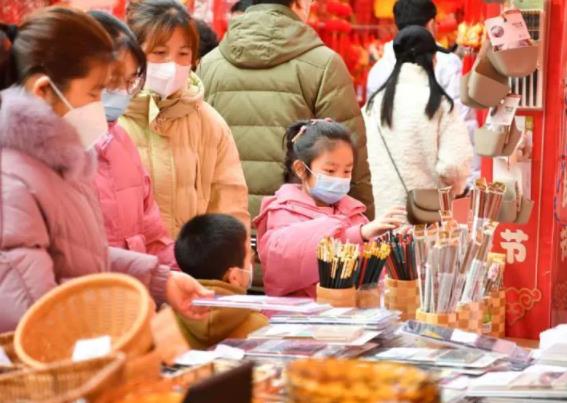 消費市場如何持續(xù)發(fā)力？口袋“鼓”起來，消費“跑”起來