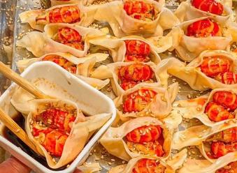 一夜爆火，網(wǎng)紅開(kāi)口笑龍蝦鍋貼能“笑”多久？