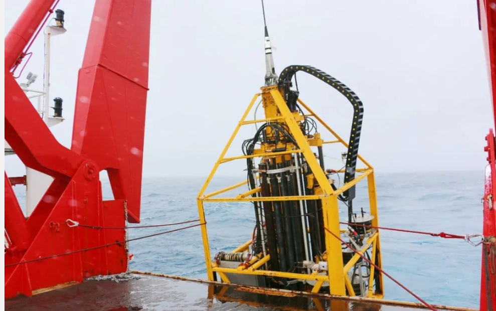刷新紀錄！中國五礦自主研制的深海巖心取樣鉆機取得重大突破