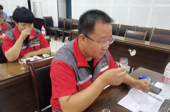 20230518141627987.jpg 曹坤(前)參加品酒競賽.jpg