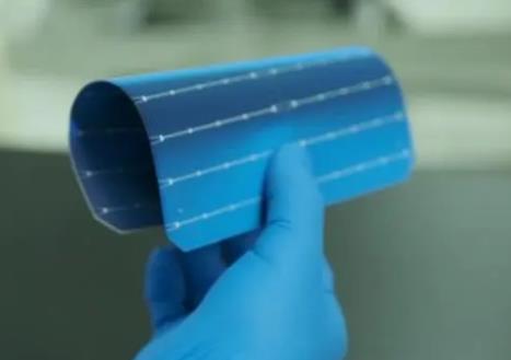 可以像紙一樣彎曲！我國(guó)研制出高柔韌性單晶硅太陽電池