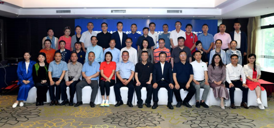 “聚焦校友經(jīng)濟(jì) 加強(qiáng)商會合作”簽約會召開