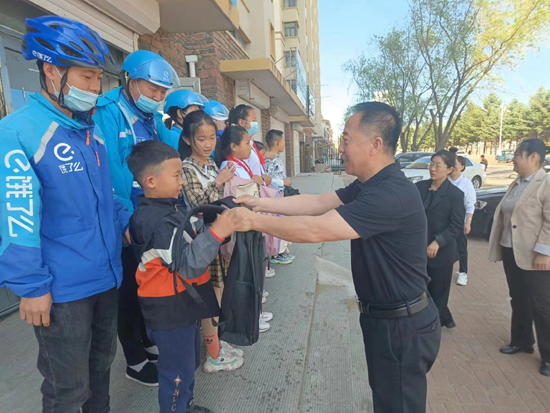 黑龍江省富?？h“六一”為新就業(yè)形態(tài)勞動者子女送溫暖