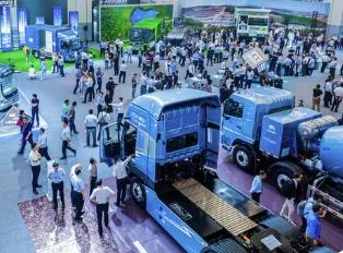 碳排放大戶迎來大限？新能源重卡開打“續(xù)航戰(zhàn)”