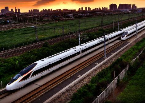 我國首條設(shè)計時速350公里高鐵15歲，這張“金名片”越擦越亮！