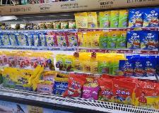 兒童奶酪棒“卷”向嬰兒、女性