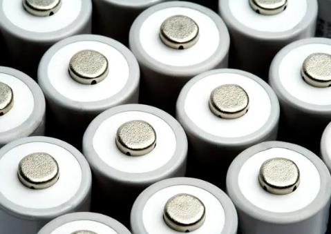 行業(yè)龍頭加碼布局 推動大圓柱電池進(jìn)入量產(chǎn)階段