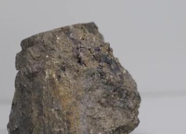 以產(chǎn)地命名，又一新礦物被中國(guó)科學(xué)家發(fā)現(xiàn)