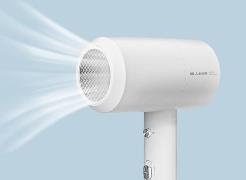 鉑金粒子、正負(fù)離子等“護(hù)發(fā)黑科技”層出不窮　高速吹風(fēng)機(jī)迎來“吹發(fā)+護(hù)發(fā)”行業(yè)新態(tài)勢(shì)