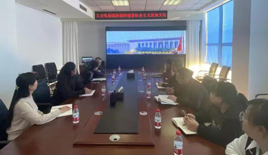 弘揚(yáng)憲法精神 樹立憲法權(quán)威 黑龍江富?？h營造學(xué)習(xí)宣傳憲法濃厚氛圍