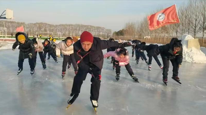 冰情雪趣 炫彩童年——黑龍江省富?？h繁榮鄉(xiāng)中心學(xué)校開展冰雪活動(dòng)見聞